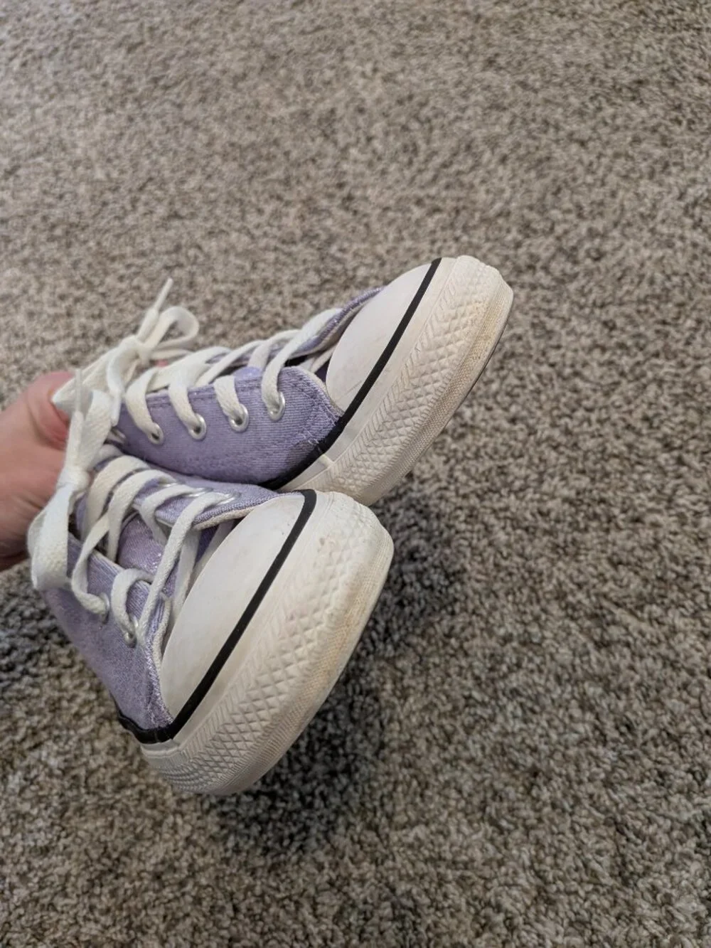 ⭐ Girl's Purple Shimmer Converse size 1 Youth